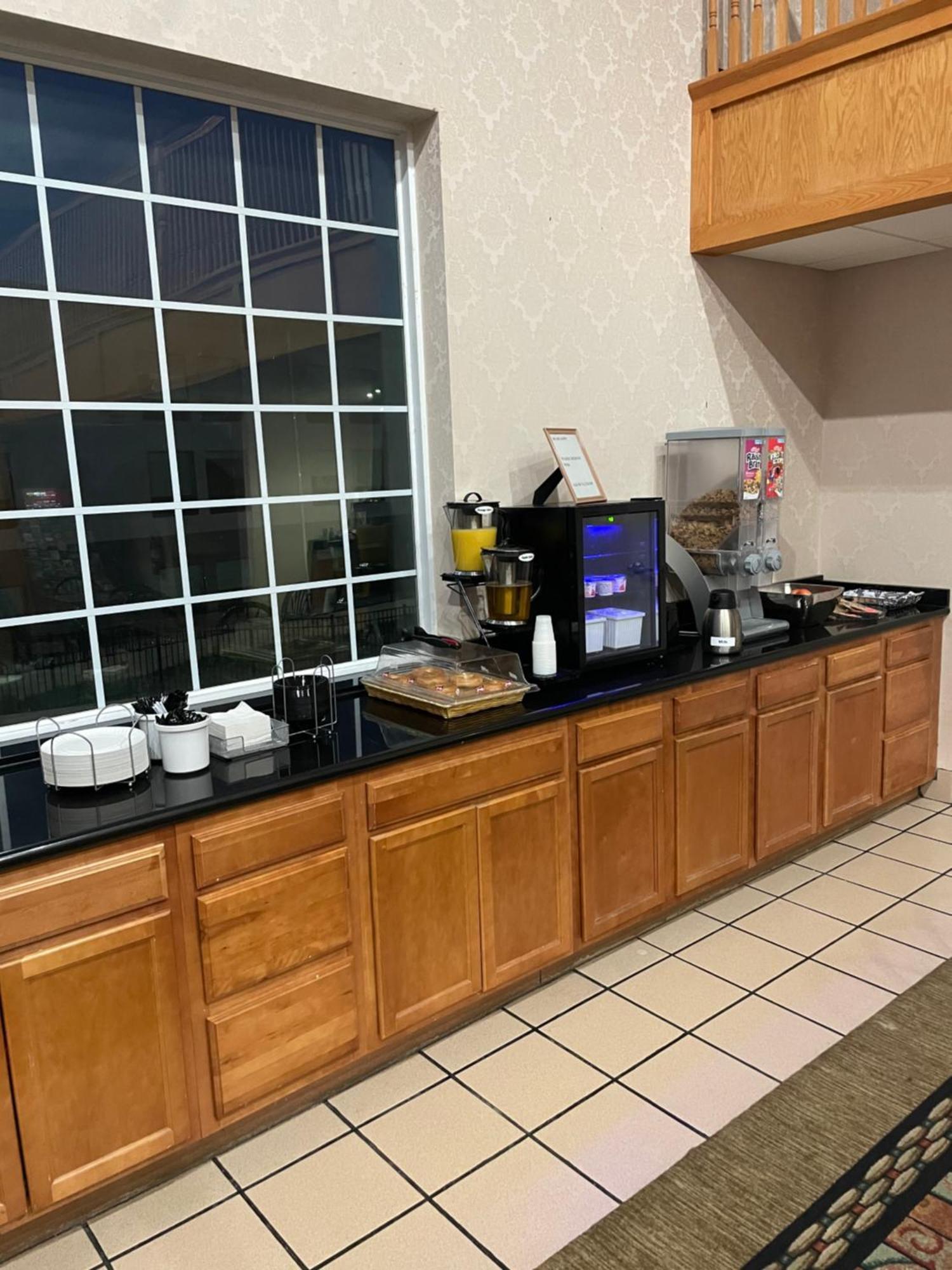Super 8 By Wyndham Harrisburg Hershey North Esterno foto